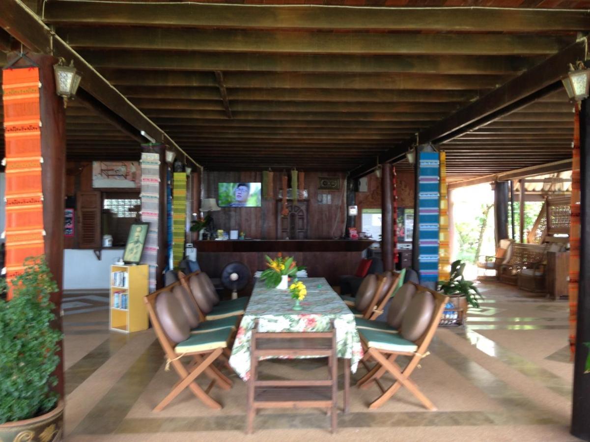 Ruen Thai Rim Haad Thang Kwian Exterior foto