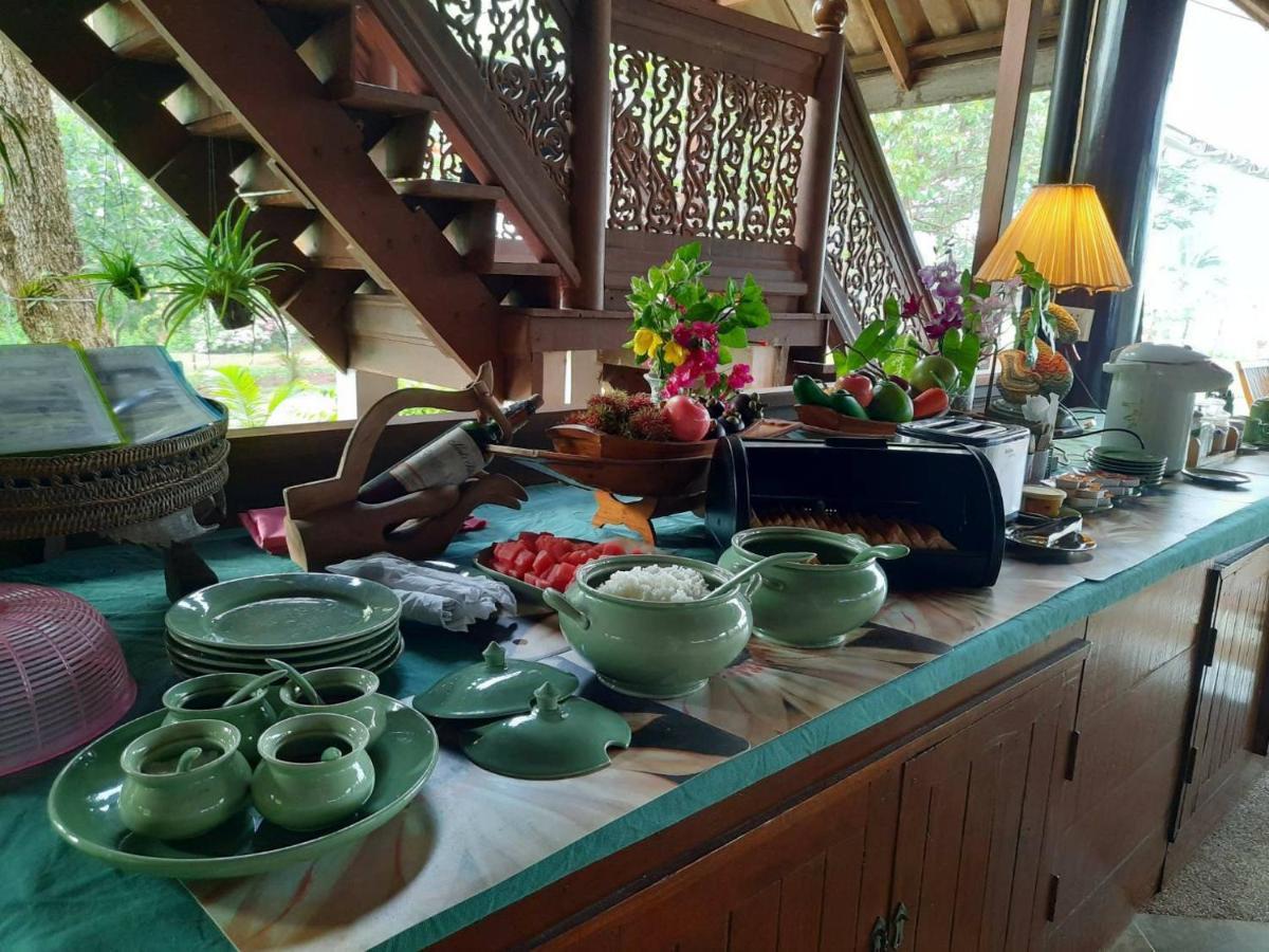 Ruen Thai Rim Haad Thang Kwian Exterior foto