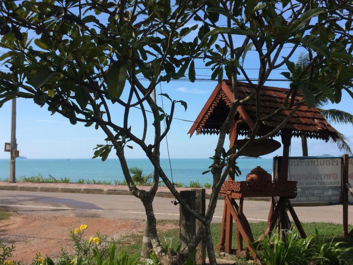 Ruen Thai Rim Haad Thang Kwian Exterior foto