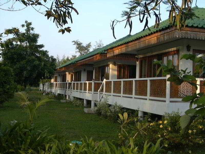 Ruen Thai Rim Haad Thang Kwian Exterior foto