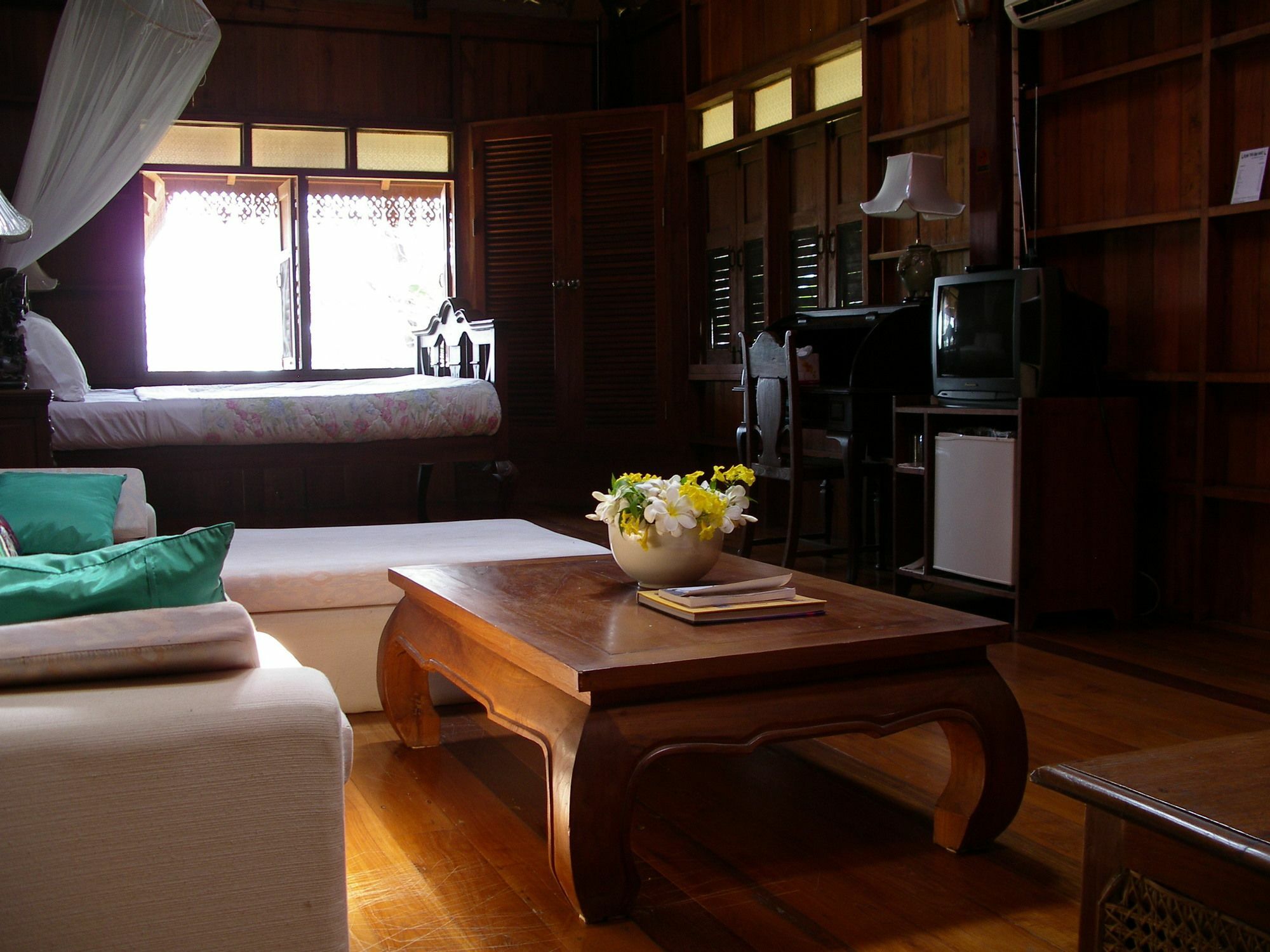 Ruen Thai Rim Haad Thang Kwian Exterior foto